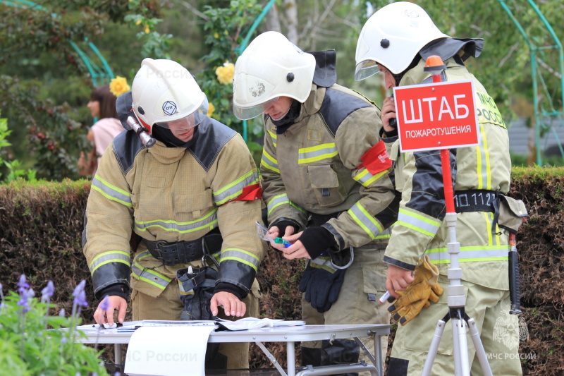 Служба пожаротушения России отмечает день образования