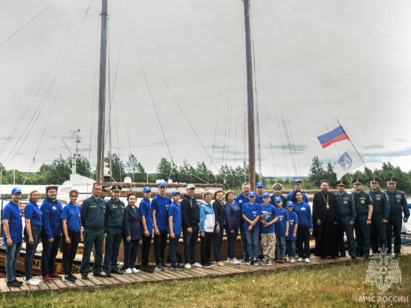 Сотрудники ГИМС МЧС России обеспечивают безопасность экспедиции «Корабелы Прионежья» на всем пути следования