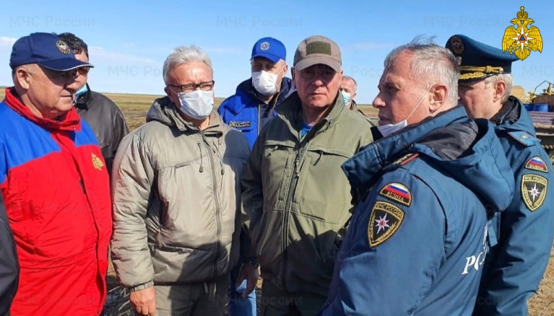 Министр МЧС России Евгений Зиничев и губернатор Красноярского края Александр Усс совершили облет территории ЧС