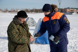 «Безопасный лед». Межведомственные группы усиленно патрулируют водоемы Новосибирской области