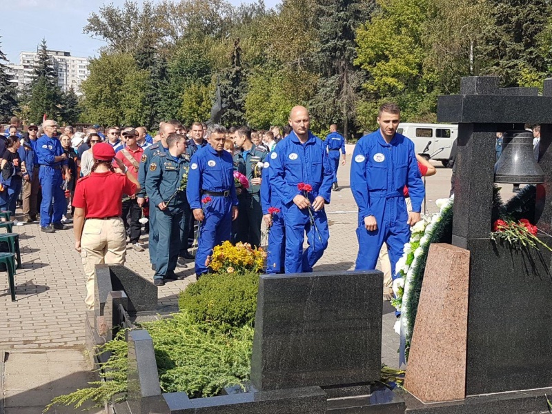 Отряд «Центроспас» почтил память погибших в результате теракта в Беслане Валерия Замараева и Дмитрия Кормилина
