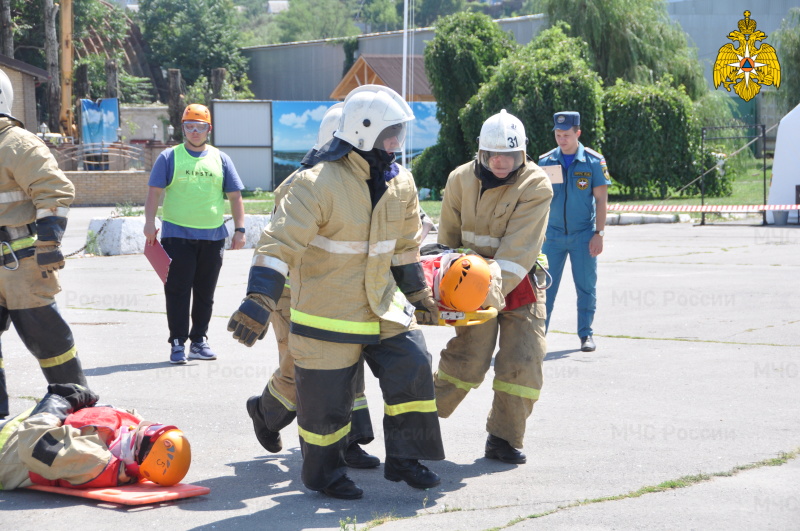 В Ростове-на-Дону завершились соревнования по ликвидации ЧС на автомобильном транспорте среди подразделений МЧС России