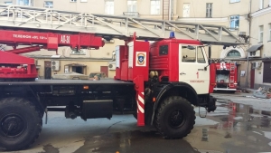 Пожарные оперативно ликвидировали пожар в доме в центре Новосибирска (видео)
